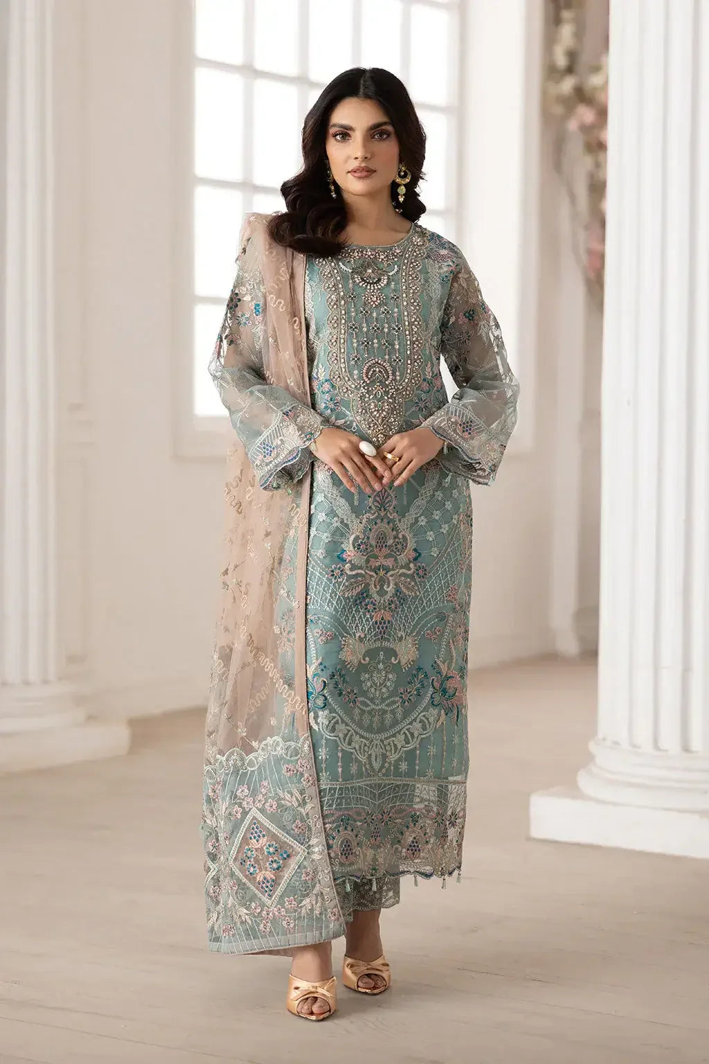 pakistani dress organza Brand name : Sadabahar Pakistani luxury organza dress Light colour